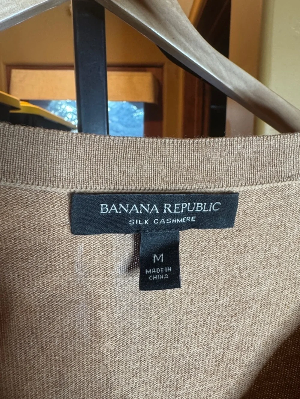 Banana Republic Silk Cashmere V-Neck Sweater Camel Brown Lightweight Knit Medium - Picture 4 of 8